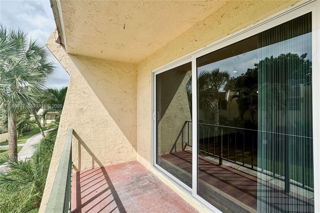 For Rent: $2,350 (2 beds, 2 baths, 1022 Square Feet)