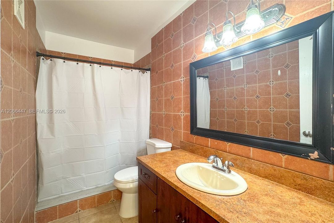 For Rent: $2,350 (2 beds, 2 baths, 1022 Square Feet)