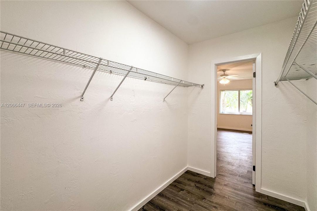 For Rent: $2,350 (2 beds, 2 baths, 1022 Square Feet)