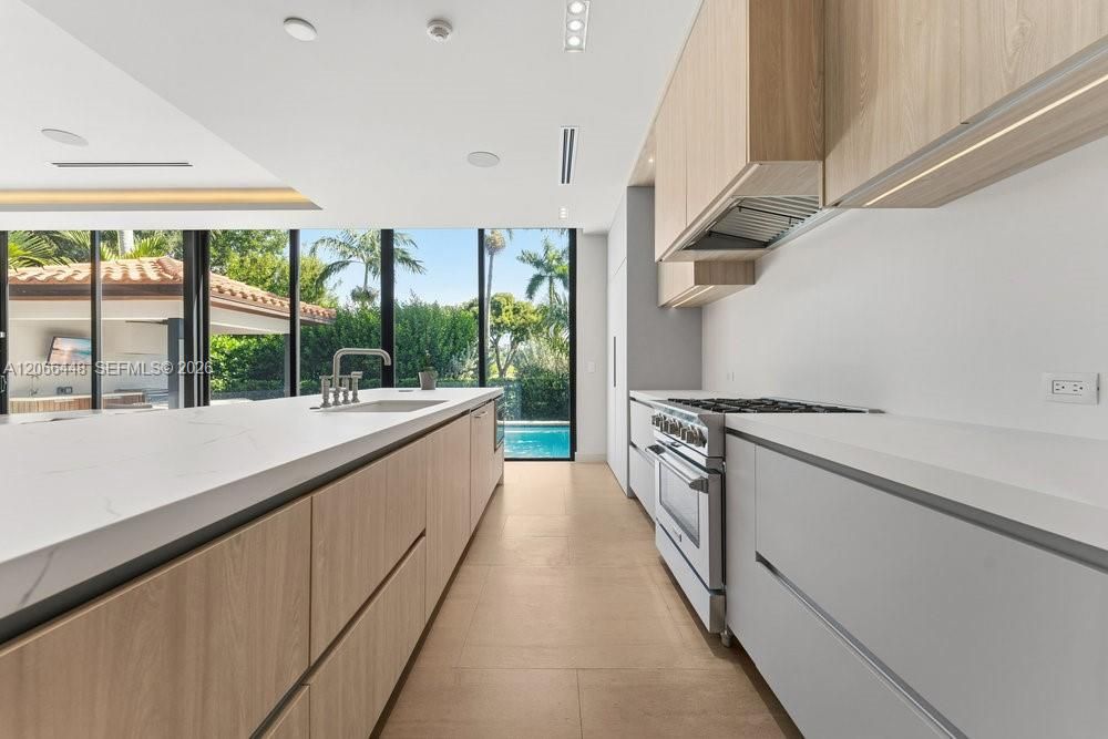 For Rent: $28,000 (4 beds, 4 baths, 3367 Square Feet)