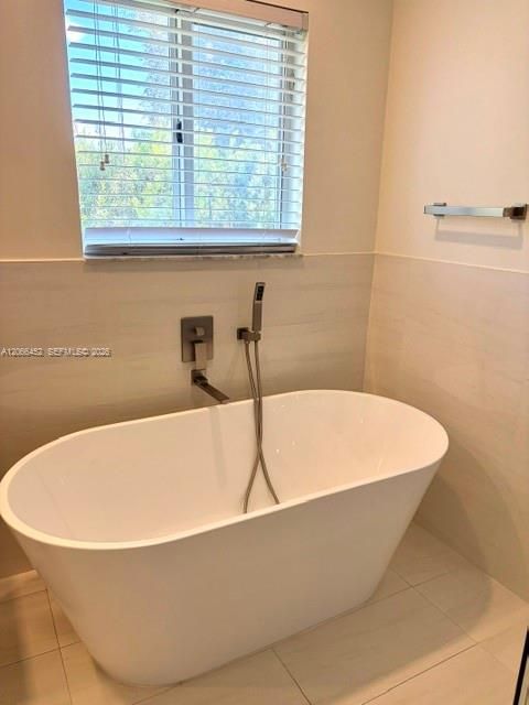 Primary Bathroom Soaking Tub