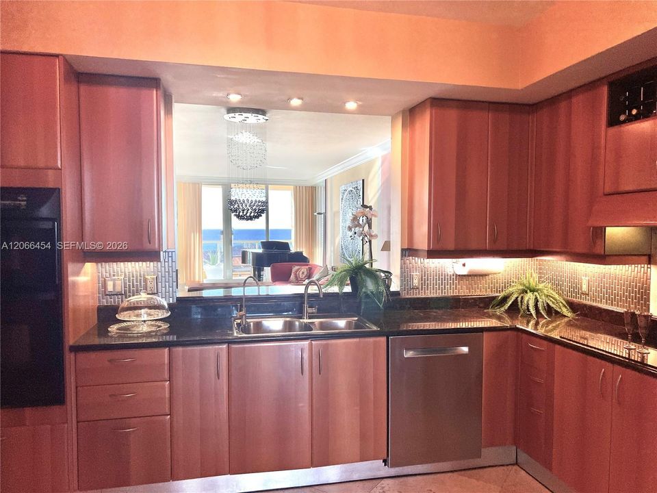 For Rent: $10,000 (3 beds, 3 baths, 2130 Square Feet)