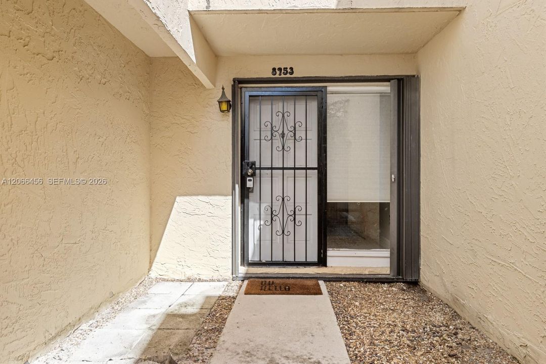 For Sale: $315,000 (2 beds, 1 baths, 954 Square Feet)