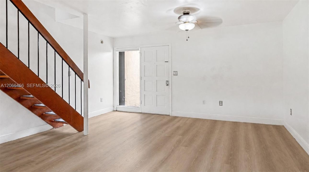 For Sale: $315,000 (2 beds, 1 baths, 954 Square Feet)