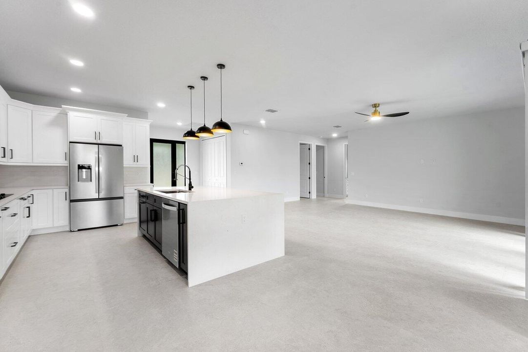 Kitchen & Living