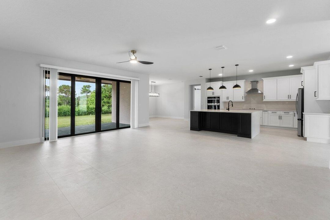 Kitchen & Living