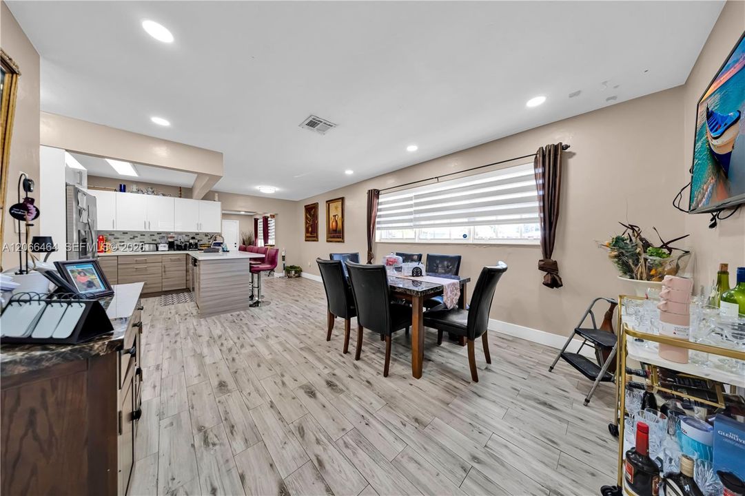 Active With Contract: $514,900 (4 beds, 2 baths, 1976 Square Feet)