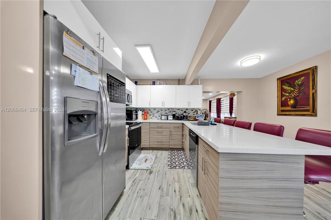 Active With Contract: $514,900 (4 beds, 2 baths, 1976 Square Feet)
