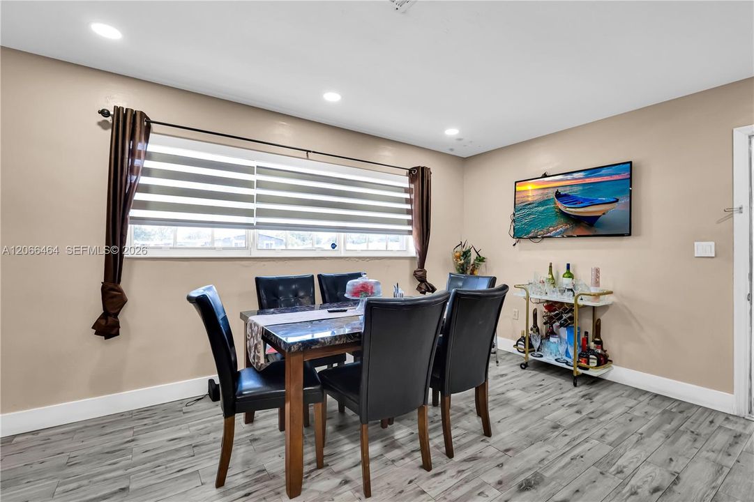 Active With Contract: $514,900 (4 beds, 2 baths, 1976 Square Feet)