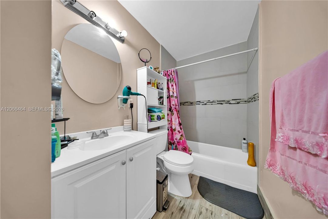 Active With Contract: $514,900 (4 beds, 2 baths, 1976 Square Feet)