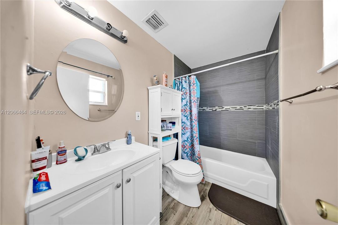 Active With Contract: $514,900 (4 beds, 2 baths, 1976 Square Feet)