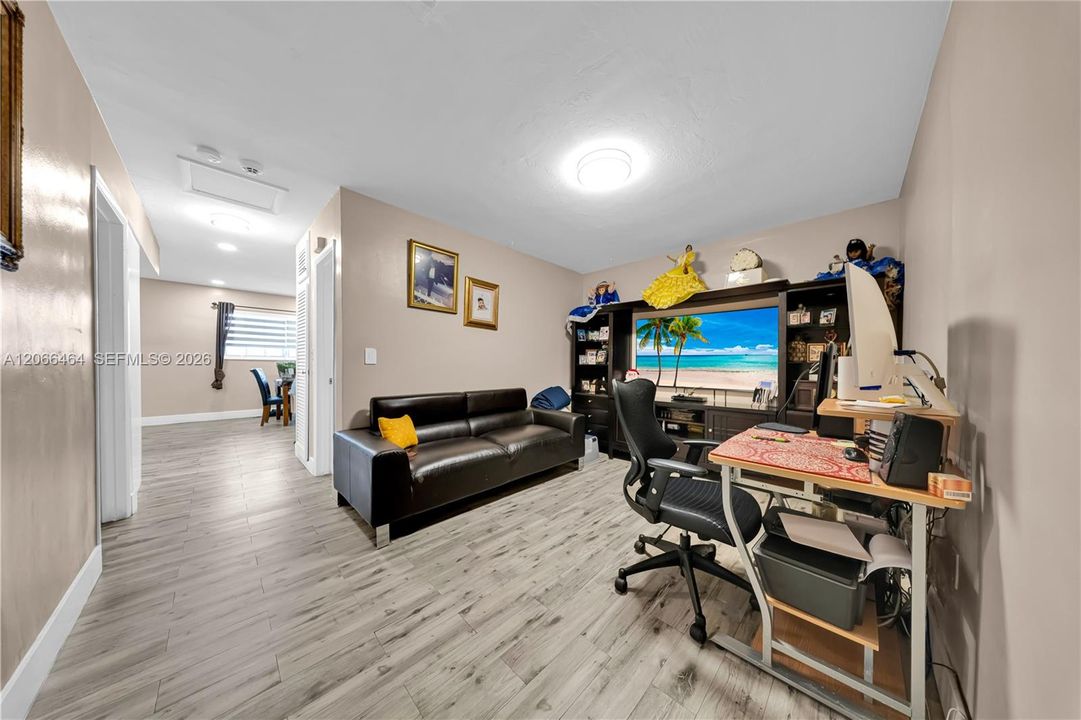 Active With Contract: $514,900 (4 beds, 2 baths, 1976 Square Feet)