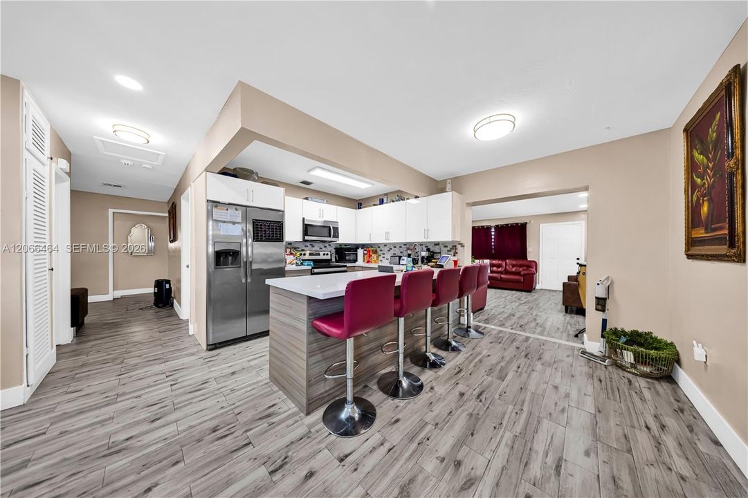 Active With Contract: $514,900 (4 beds, 2 baths, 1976 Square Feet)