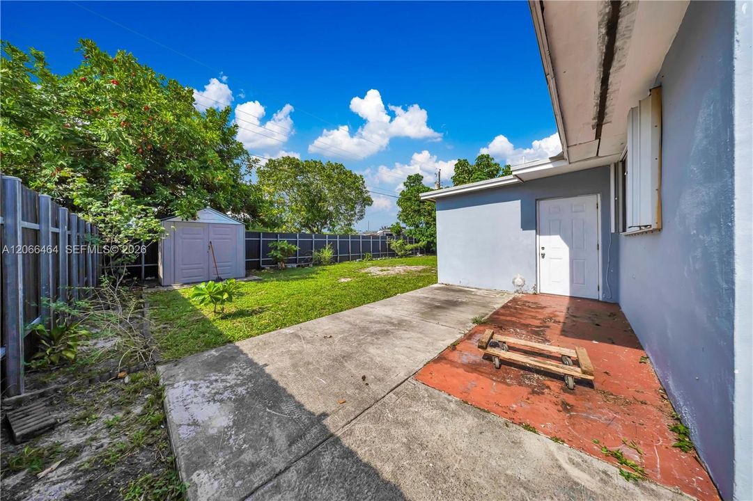 Active With Contract: $514,900 (4 beds, 2 baths, 1976 Square Feet)