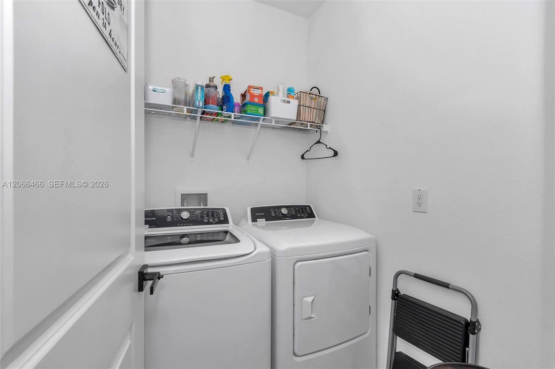 For Sale: $317,999 (3 beds, 2 baths, 1548 Square Feet)