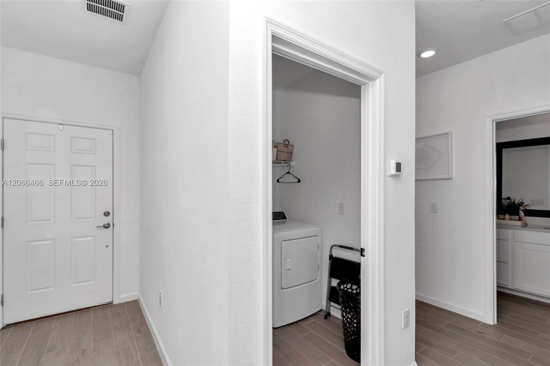 For Sale: $317,999 (3 beds, 2 baths, 1548 Square Feet)