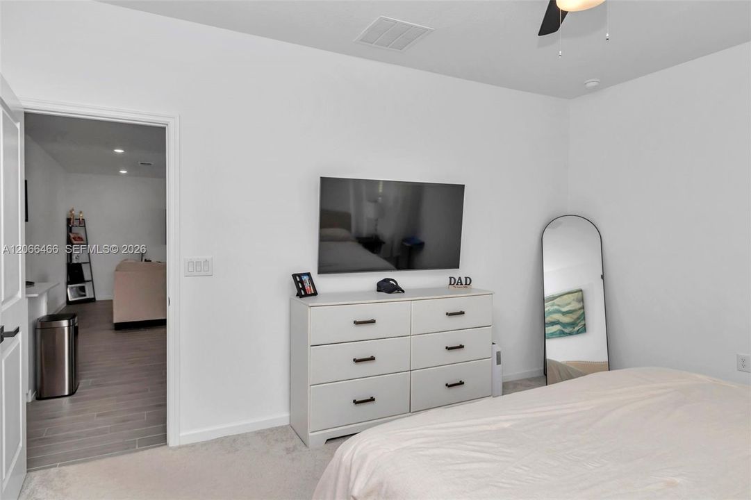 For Sale: $317,999 (3 beds, 2 baths, 1548 Square Feet)