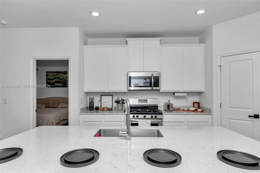 For Sale: $317,999 (3 beds, 2 baths, 1548 Square Feet)