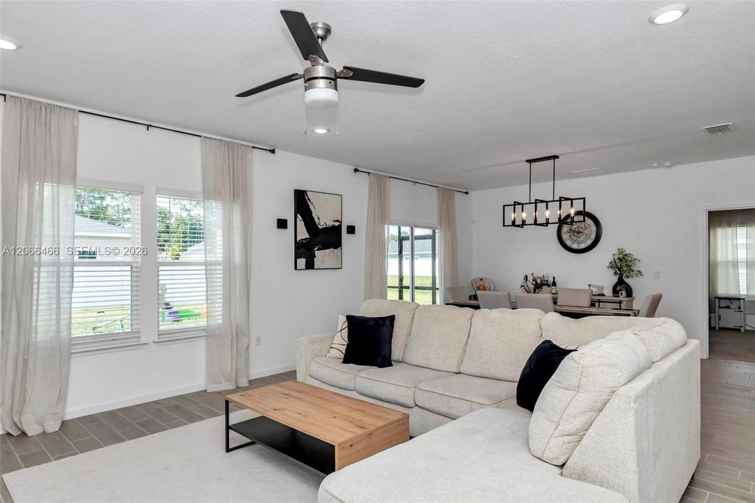 For Sale: $317,999 (3 beds, 2 baths, 1548 Square Feet)