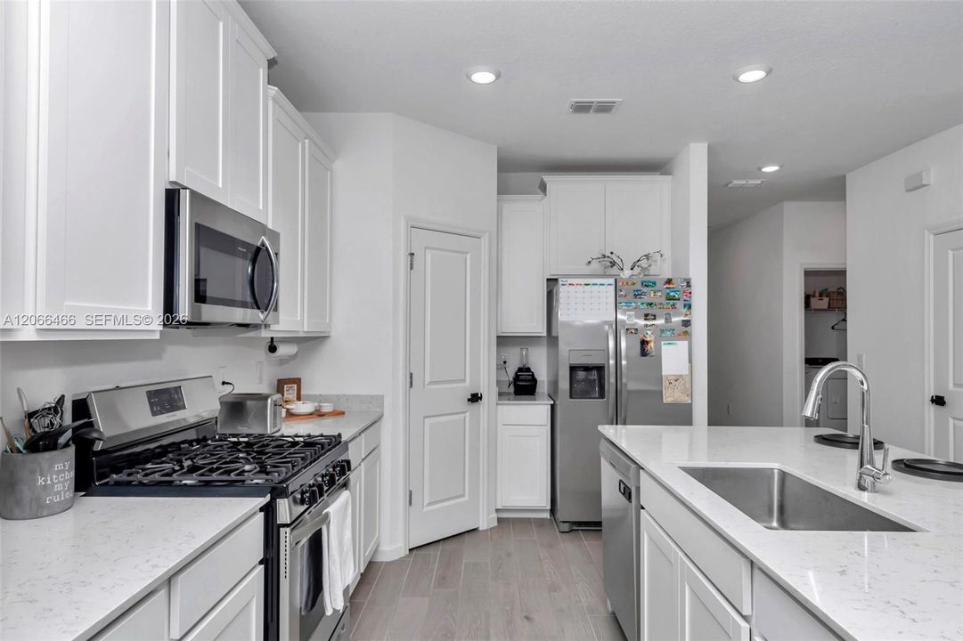 For Sale: $317,999 (3 beds, 2 baths, 1548 Square Feet)