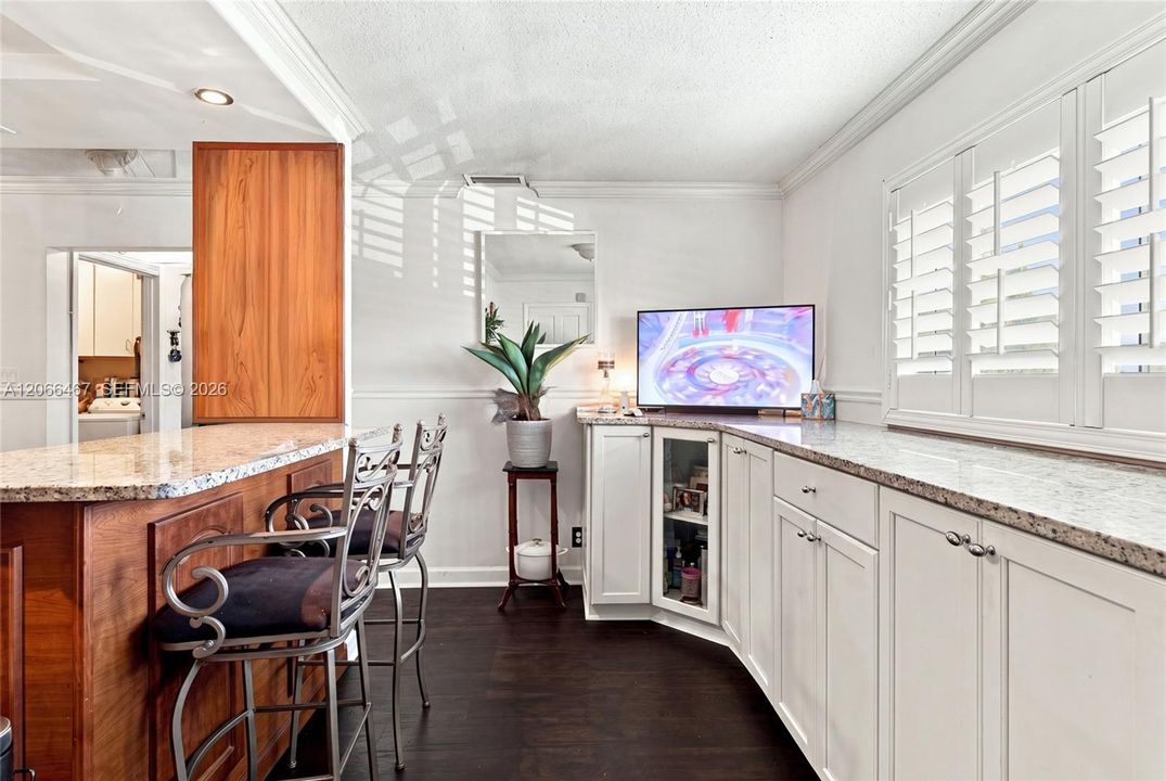 For Sale: $224,000 (2 beds, 2 baths, 1321 Square Feet)