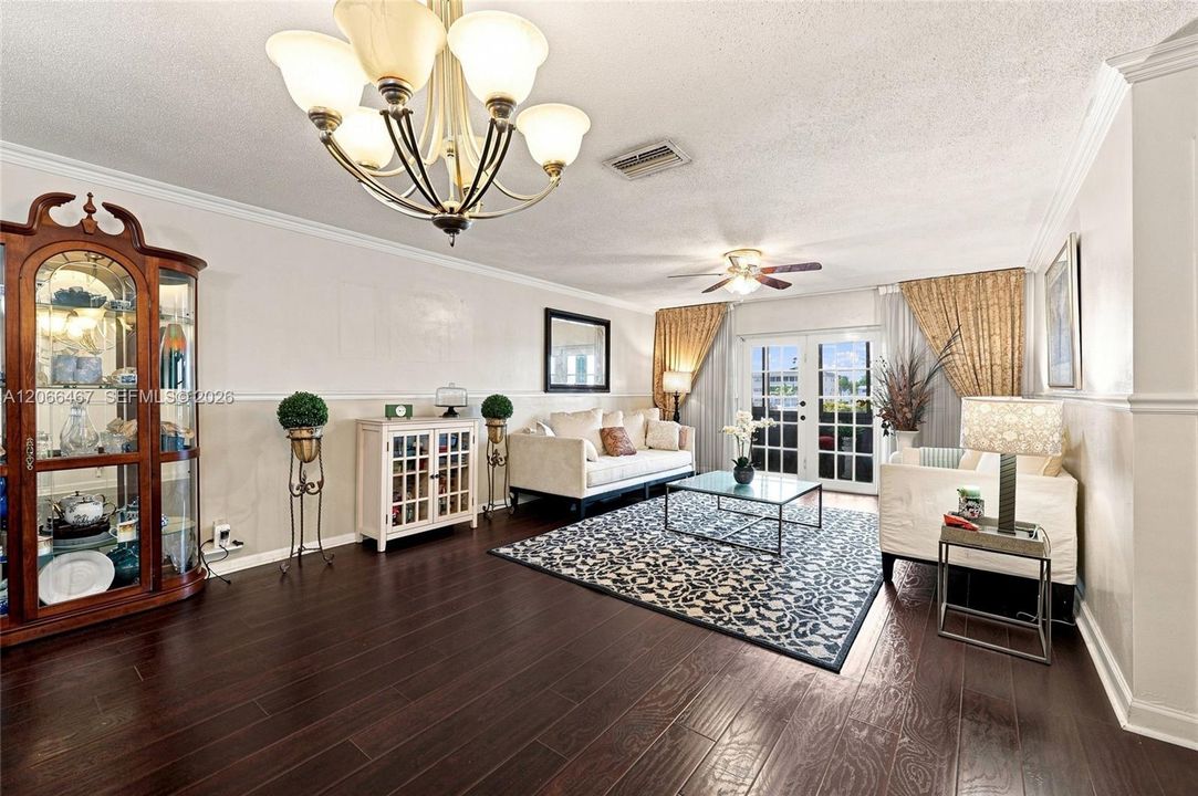 For Sale: $224,000 (2 beds, 2 baths, 1321 Square Feet)