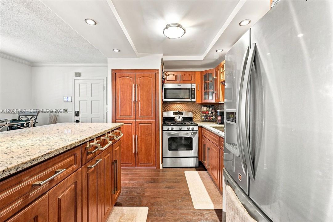 For Sale: $224,000 (2 beds, 2 baths, 1321 Square Feet)