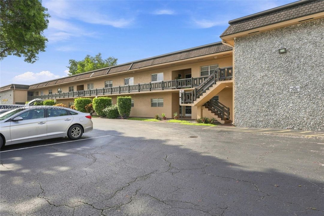 For Sale: $224,000 (2 beds, 2 baths, 1321 Square Feet)