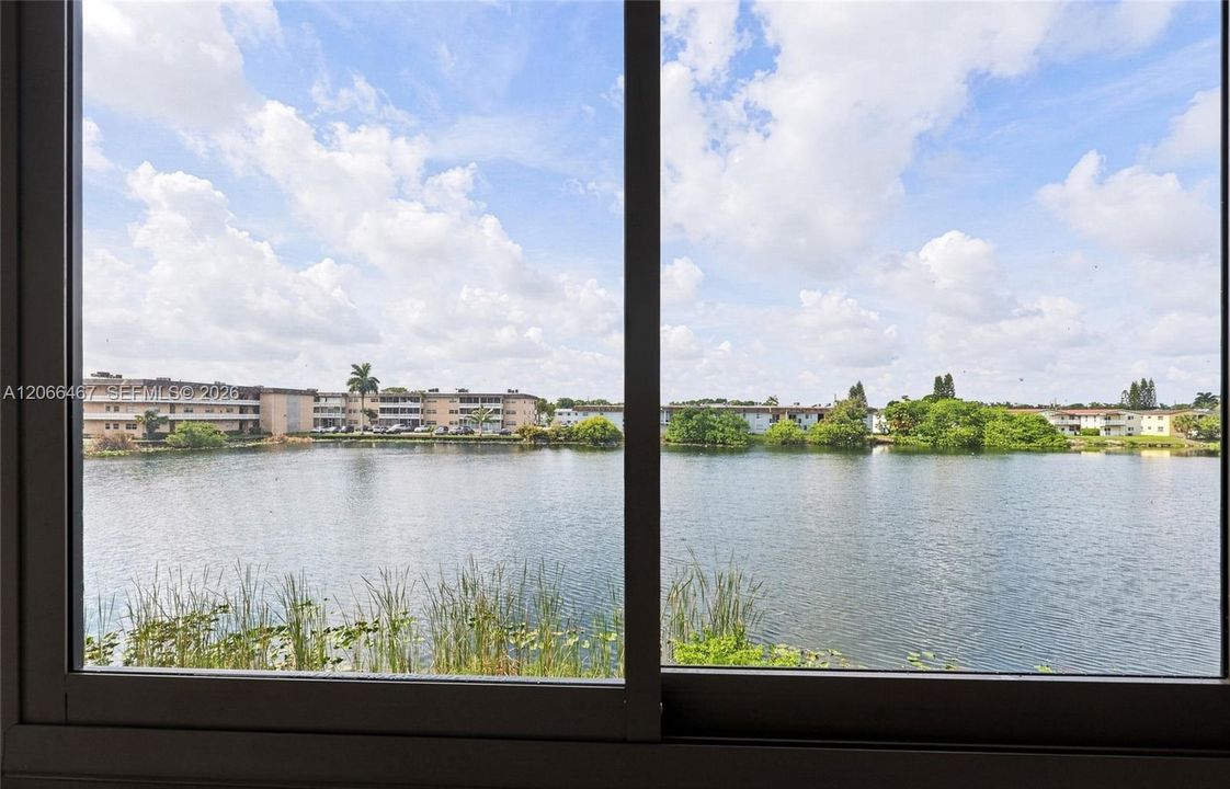 For Sale: $224,000 (2 beds, 2 baths, 1321 Square Feet)