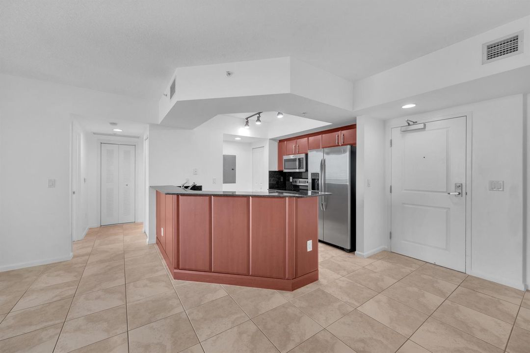 19 - 403 S Sapodilla 612