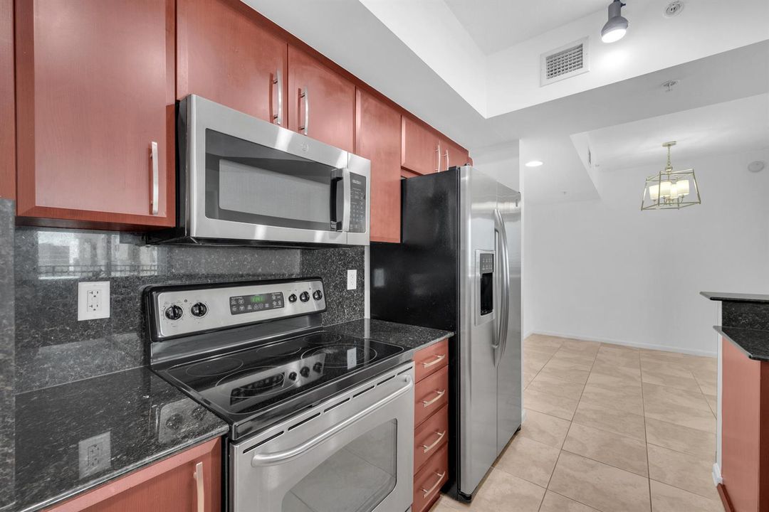 13 - 403 S Sapodilla 612