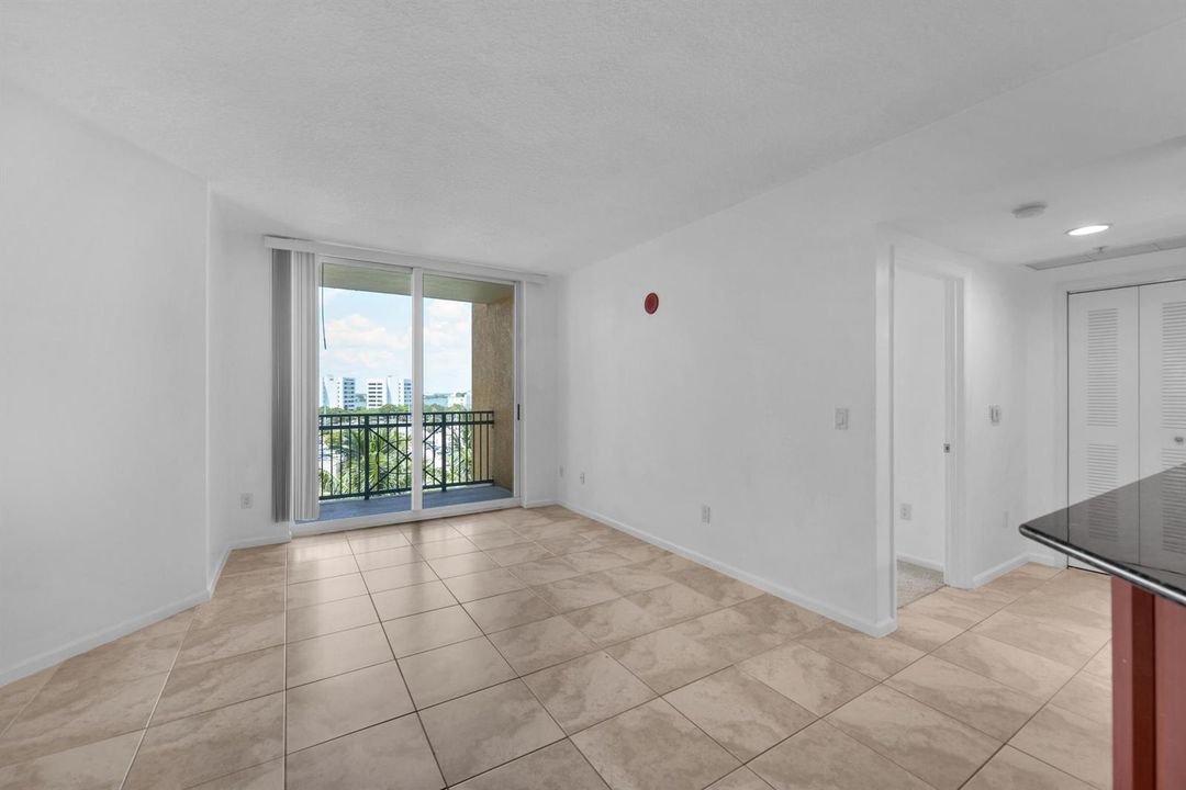 20 - 403 S Sapodilla 612