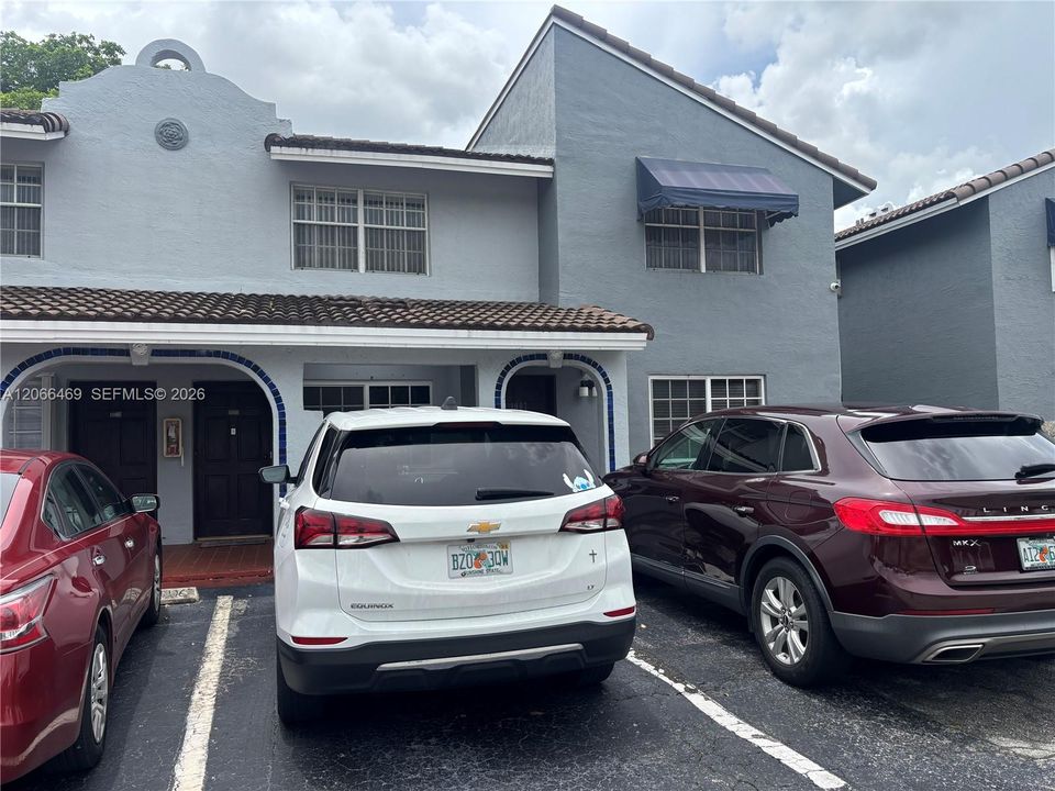 For Sale: $347,000 (2 beds, 2 baths, 1020 Square Feet)