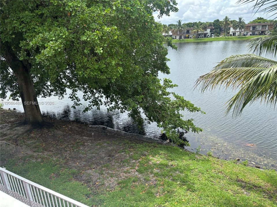 For Sale: $347,000 (2 beds, 2 baths, 1020 Square Feet)