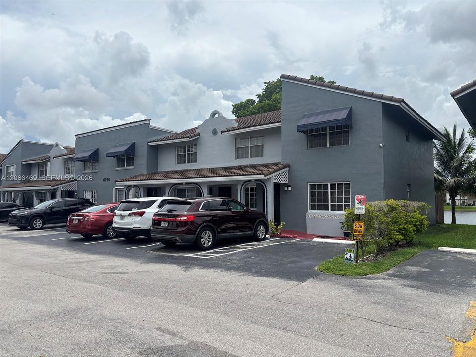 For Sale: $347,000 (2 beds, 2 baths, 1020 Square Feet)