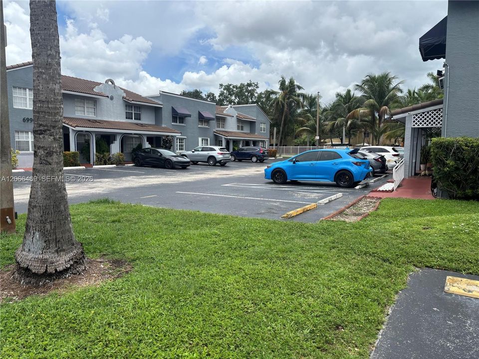 For Sale: $347,000 (2 beds, 2 baths, 1020 Square Feet)