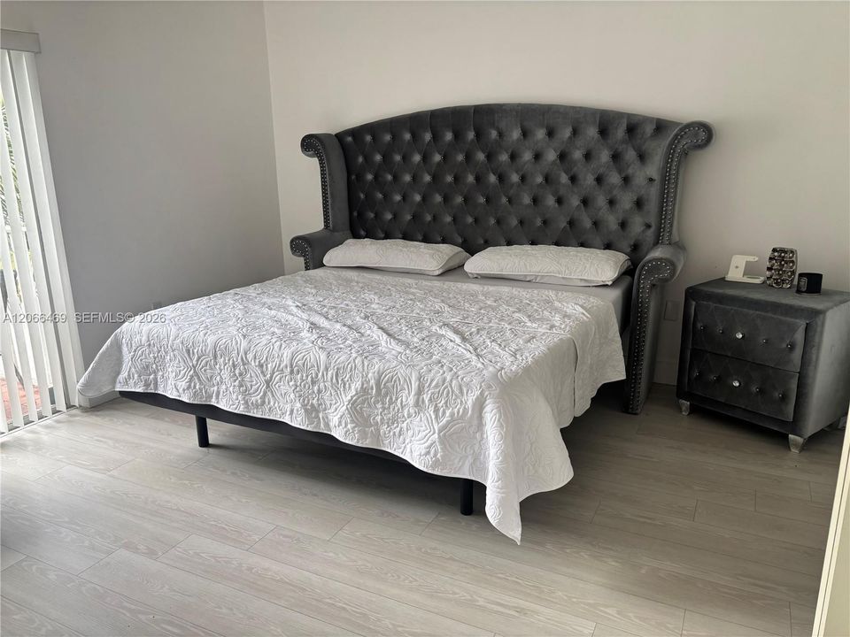For Sale: $347,000 (2 beds, 2 baths, 1020 Square Feet)