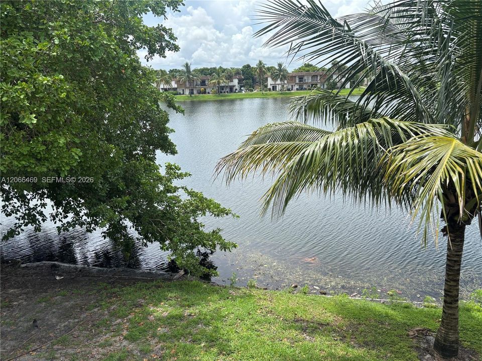 For Sale: $347,000 (2 beds, 2 baths, 1020 Square Feet)