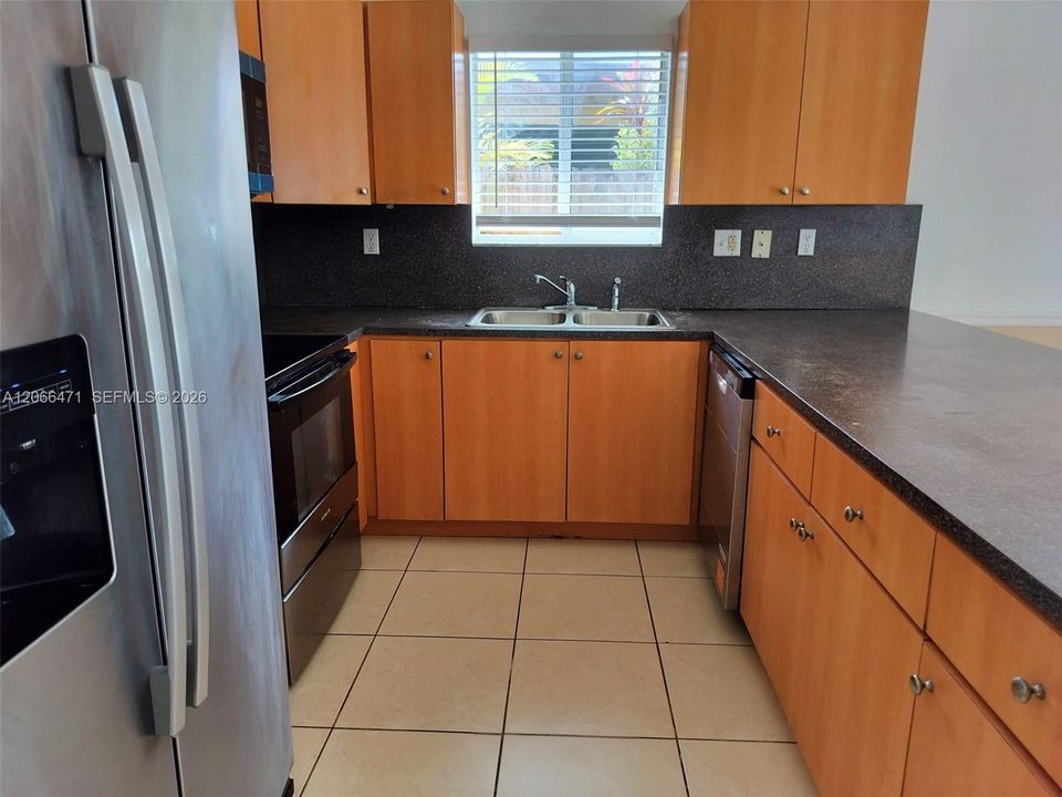 For Sale: $525,000 (3 beds, 2 baths, 1386 Square Feet)
