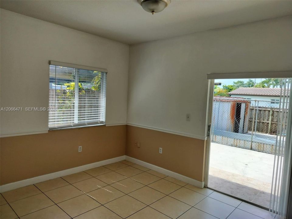 For Sale: $525,000 (3 beds, 2 baths, 1386 Square Feet)