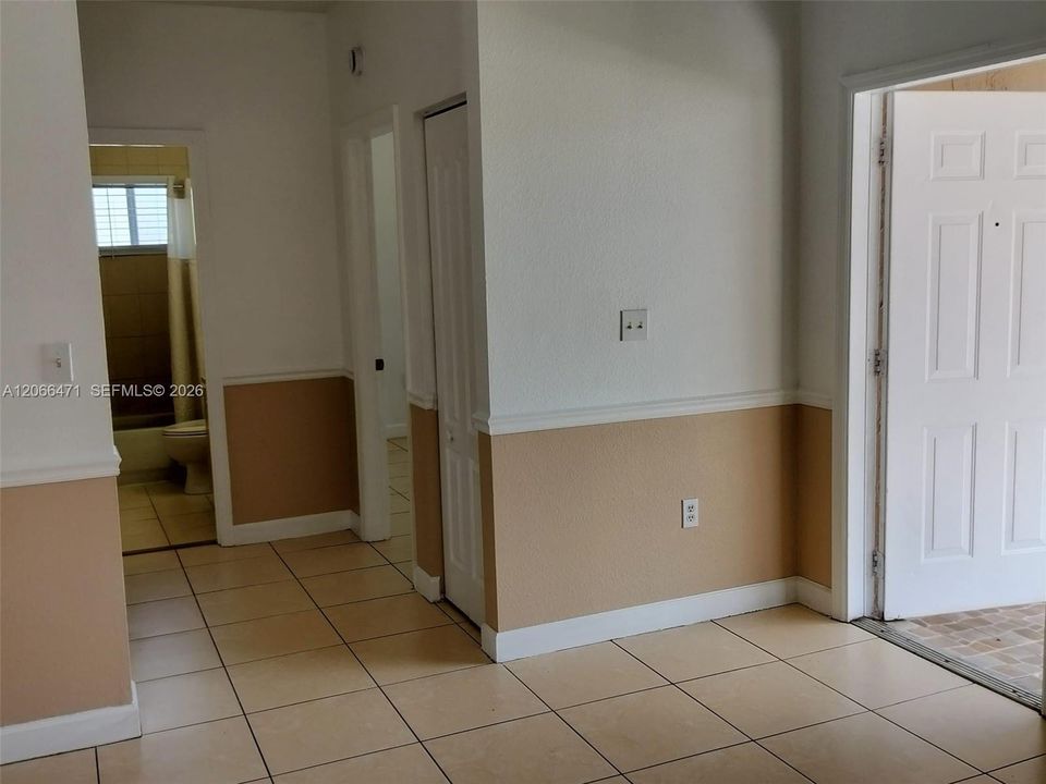 ENTRANCE/HALLWAY TO BEDROOMS