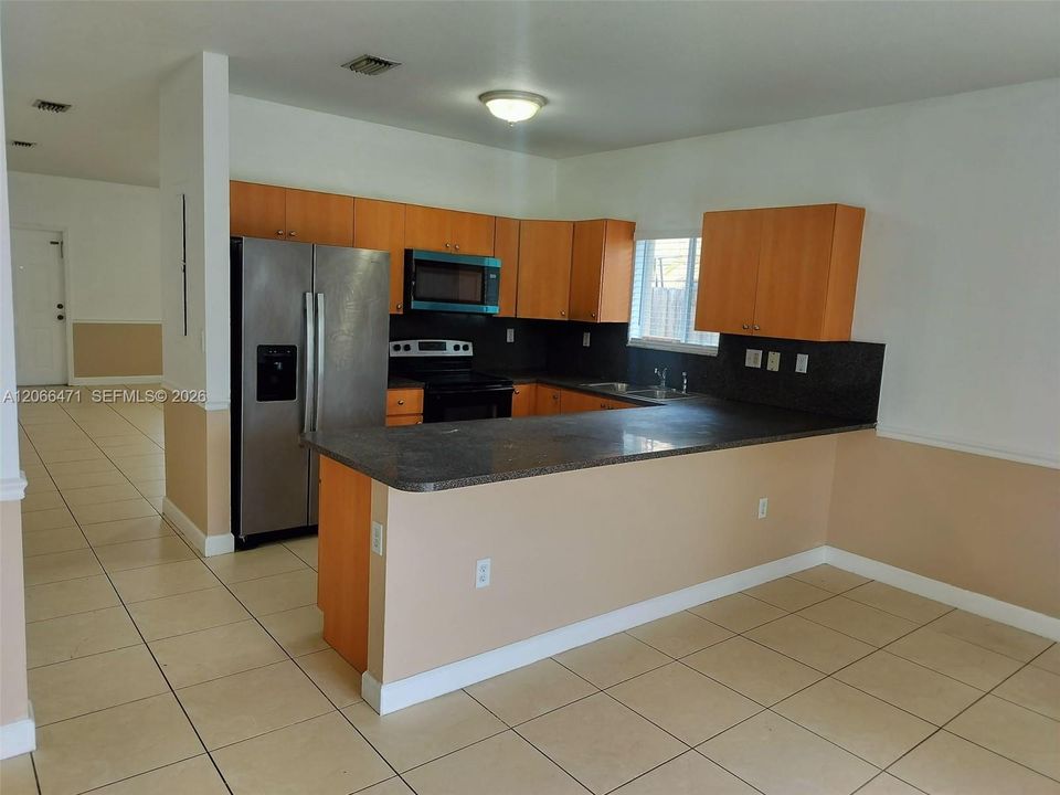 KITCHEN/FAMILY ROOM