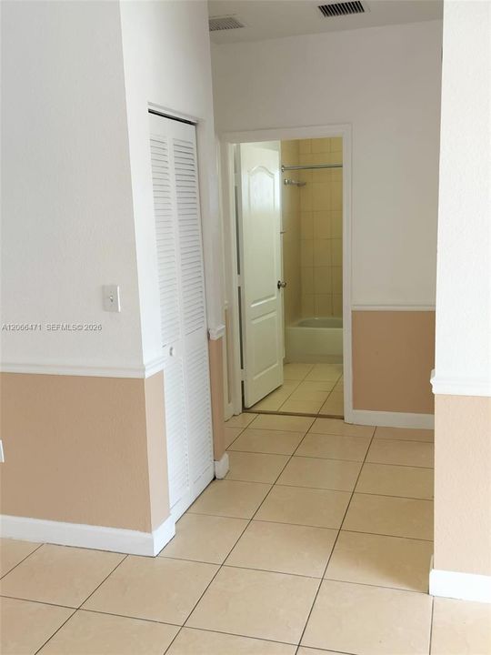 ENTRANCE/HALLWAY TO BEDROOMS