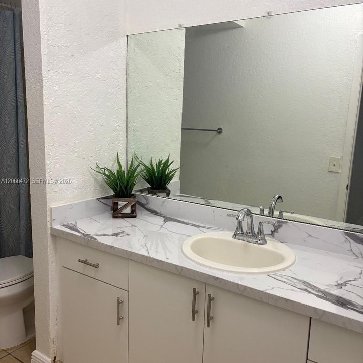 For Sale: $167,500 (1 beds, 1 baths, 664 Square Feet)