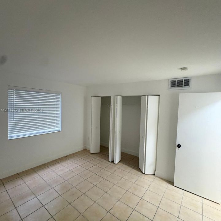 For Sale: $167,500 (1 beds, 1 baths, 664 Square Feet)
