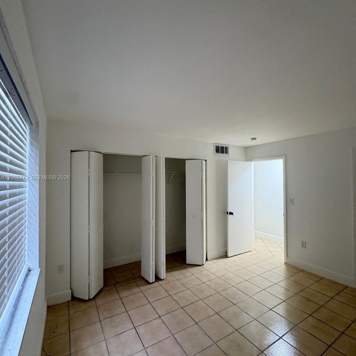 For Sale: $167,500 (1 beds, 1 baths, 664 Square Feet)