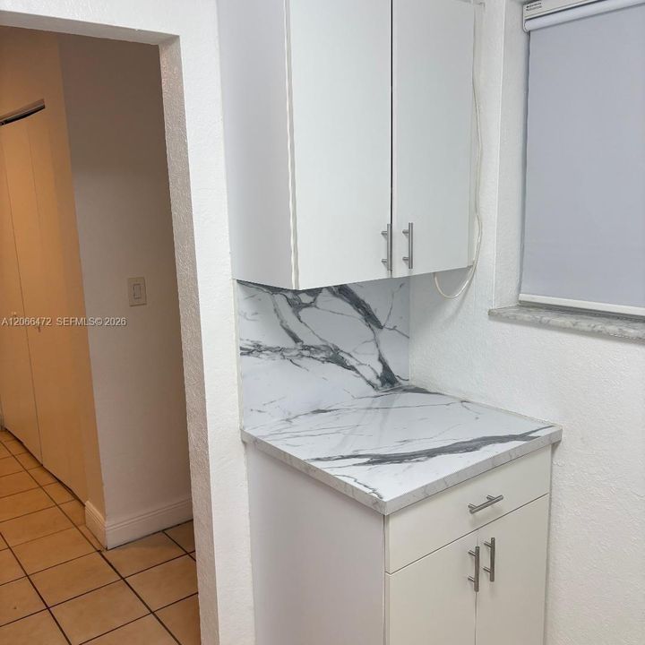 For Sale: $167,500 (1 beds, 1 baths, 664 Square Feet)