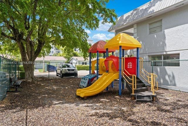 На продажу: $167,500 (1 спален, 1 ванн, 664 Квадратных фут)