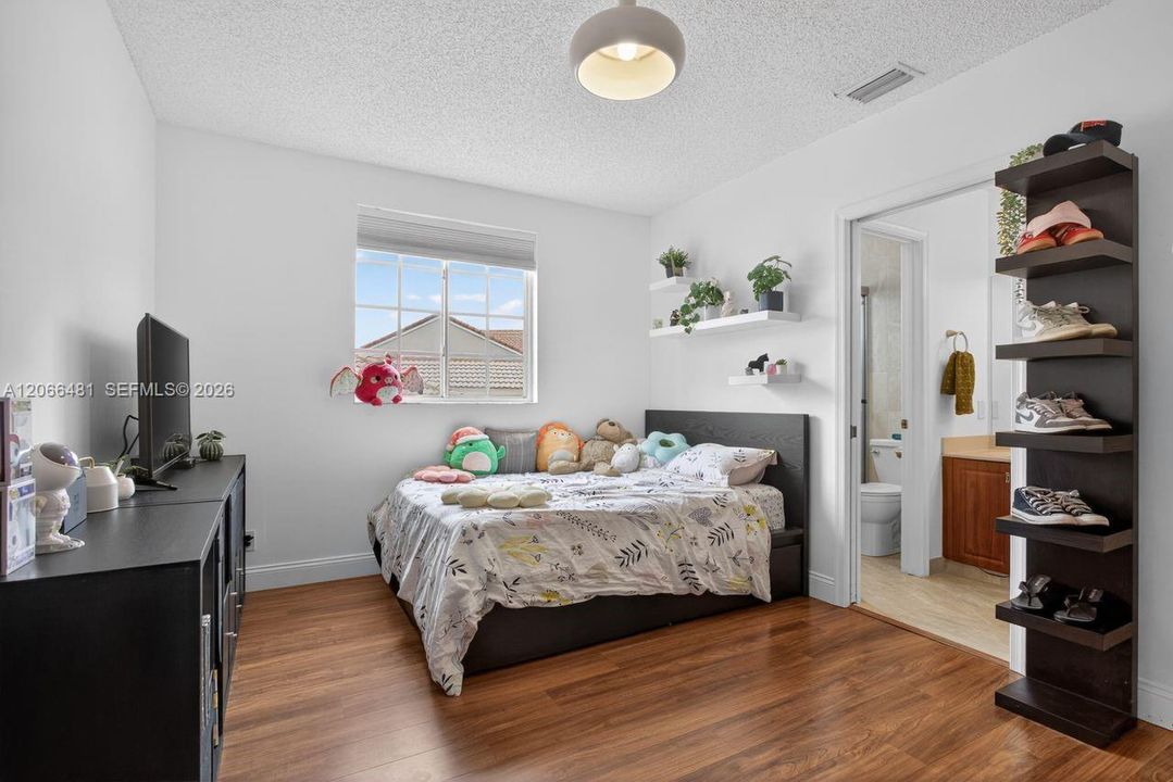 For Sale: $1,200,000 (4 beds, 2 baths, 2672 Square Feet)