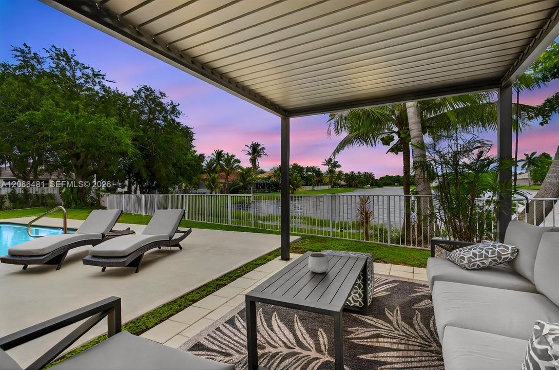 For Sale: $1,200,000 (4 beds, 2 baths, 2672 Square Feet)